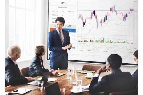 英国财相里夫斯将承诺拨款10亿英镑用于量子电脑采购